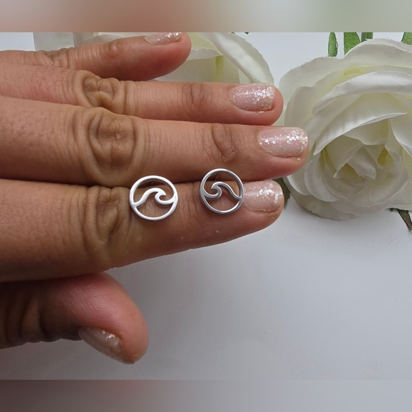 ❤️ SURFERS LOVE STERLING SILVER STUD EARRINGS - Picture 6 of 10